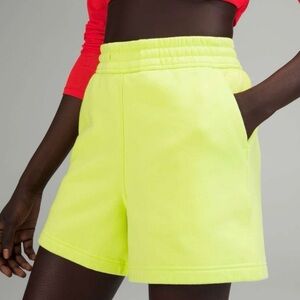 Lululemon Loungeful High-Rise Shorts 4” -Electric Lemon Sz 6 Excellent condition
